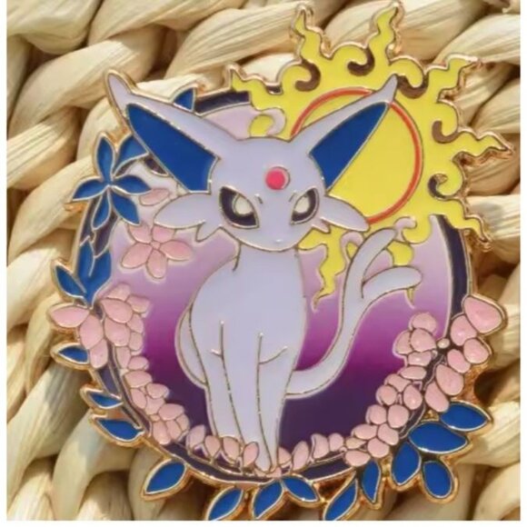 Espeon Sunlit Blossom Pokémon Enamel Pin – Elegant Psychic Type Collector’s Pin - Picture 3 of 4